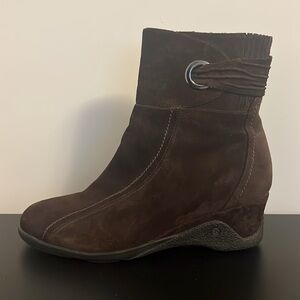 Blondo Waterproof Suede Zip-Up Ankle Boot (#B1534-32)